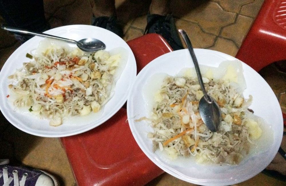 Practical Tips for Enjoying Bánh Bèo Chợ Hàng Bông